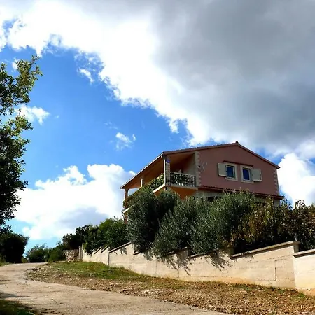 Apartment Mirela & Feri