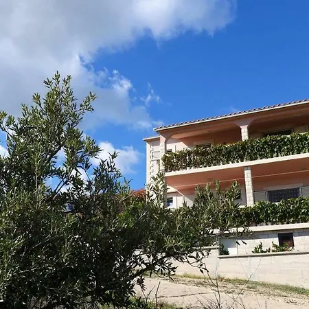 Mirela & Feri Apartment *